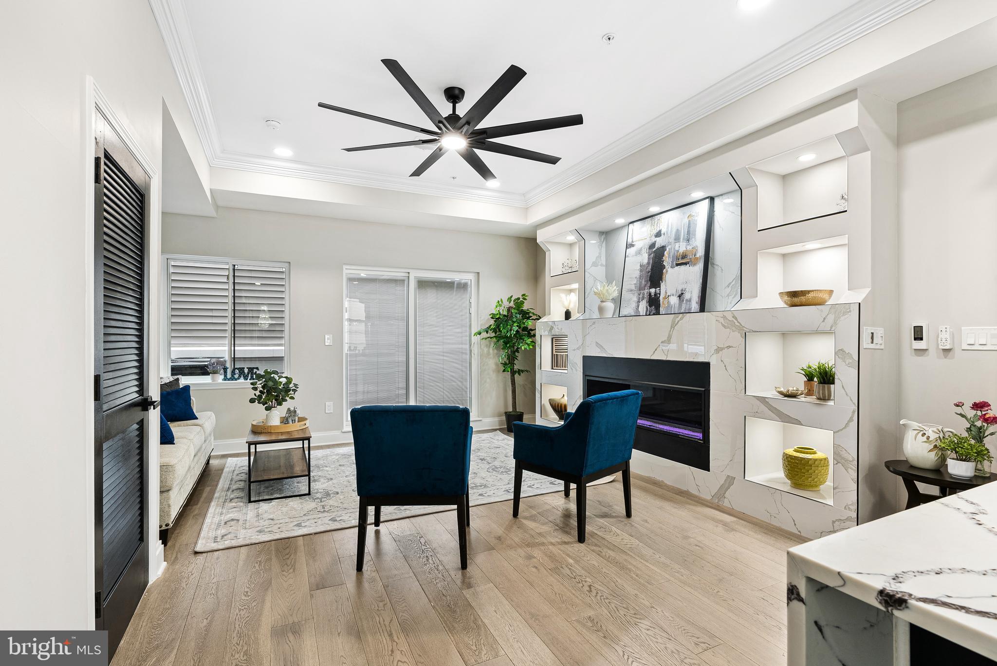 QUEEN VILLAGE - Residential