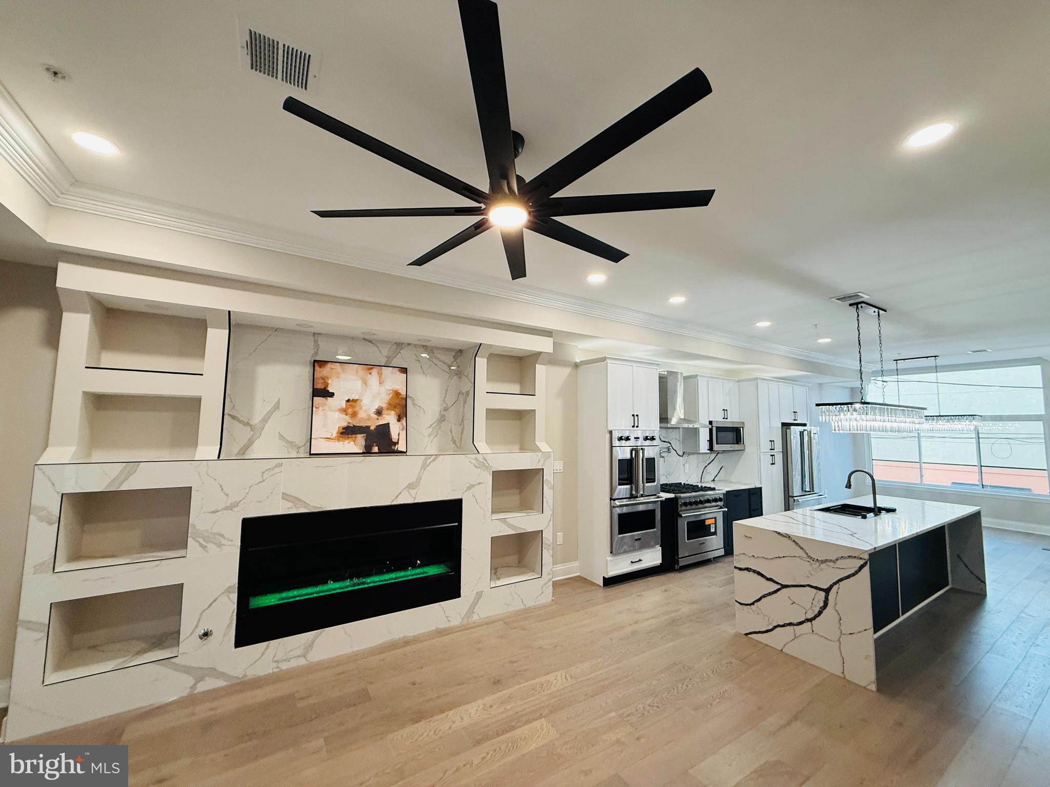 QUEEN VILLAGE - Residential