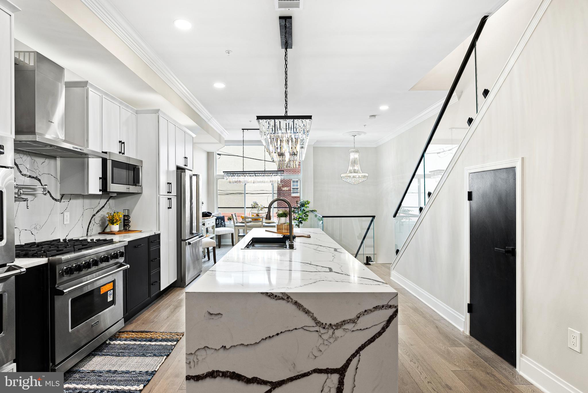 QUEEN VILLAGE - Residential
