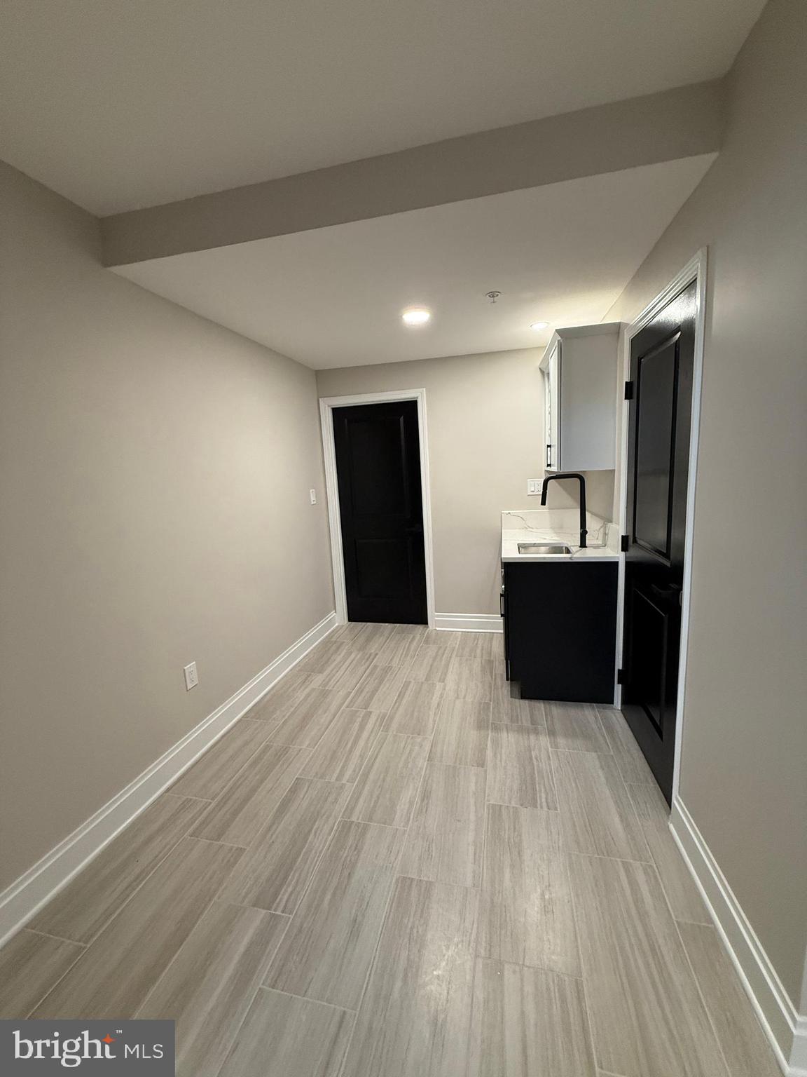 QUEEN VILLAGE - Residential