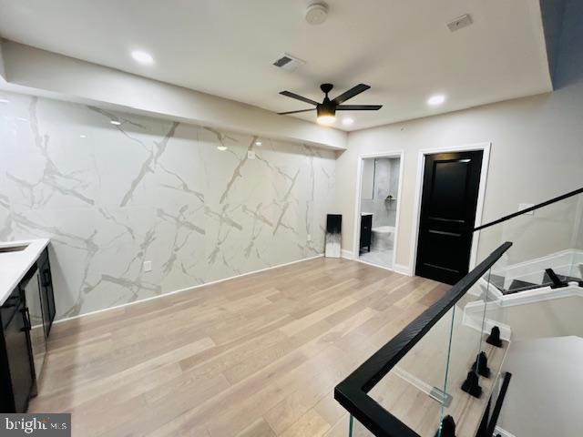 QUEEN VILLAGE - Residential