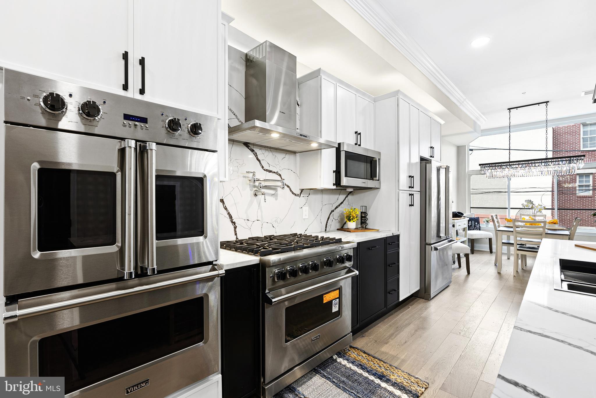 QUEEN VILLAGE - Residential