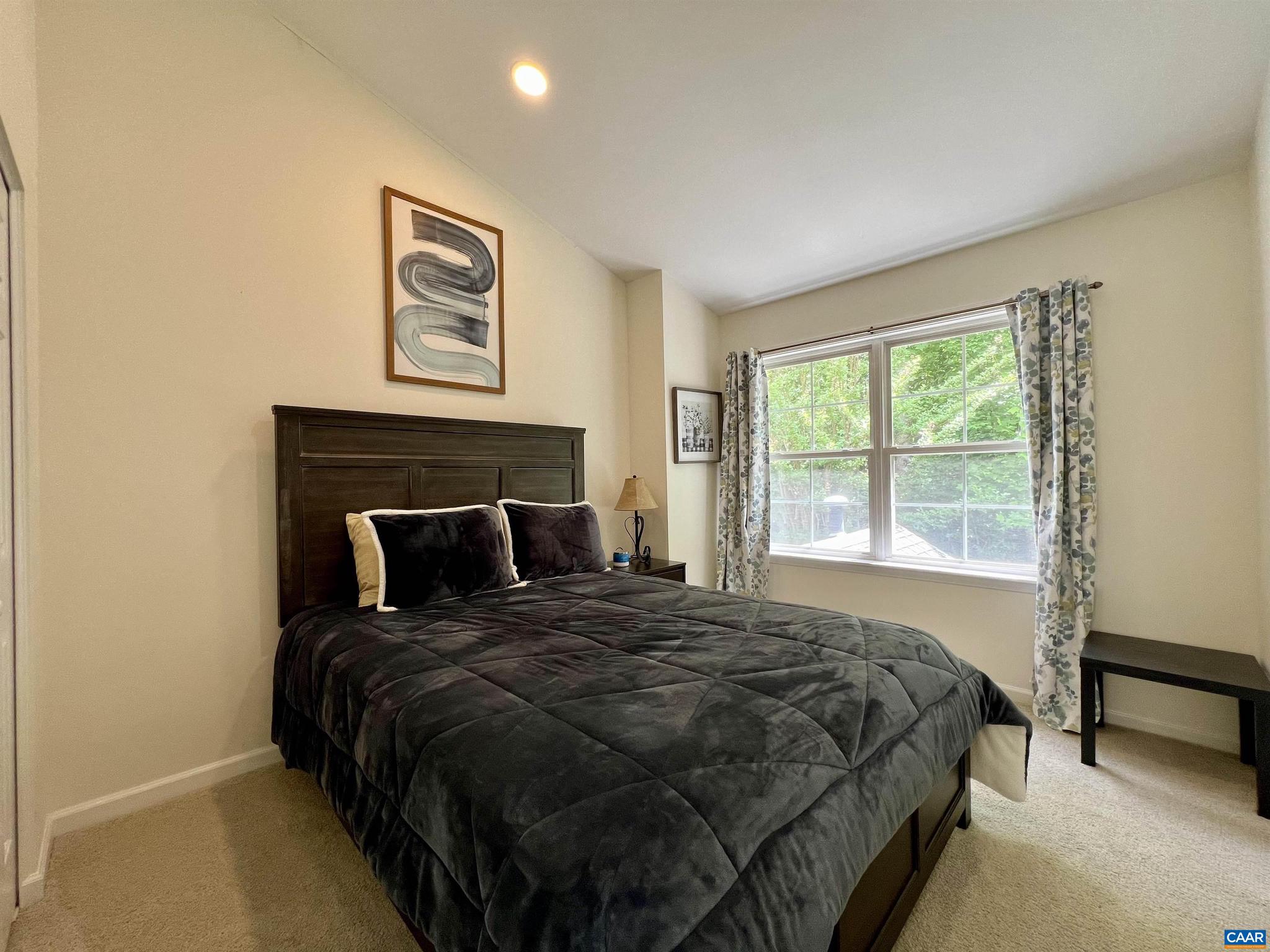 FOREST LAKES - Residential