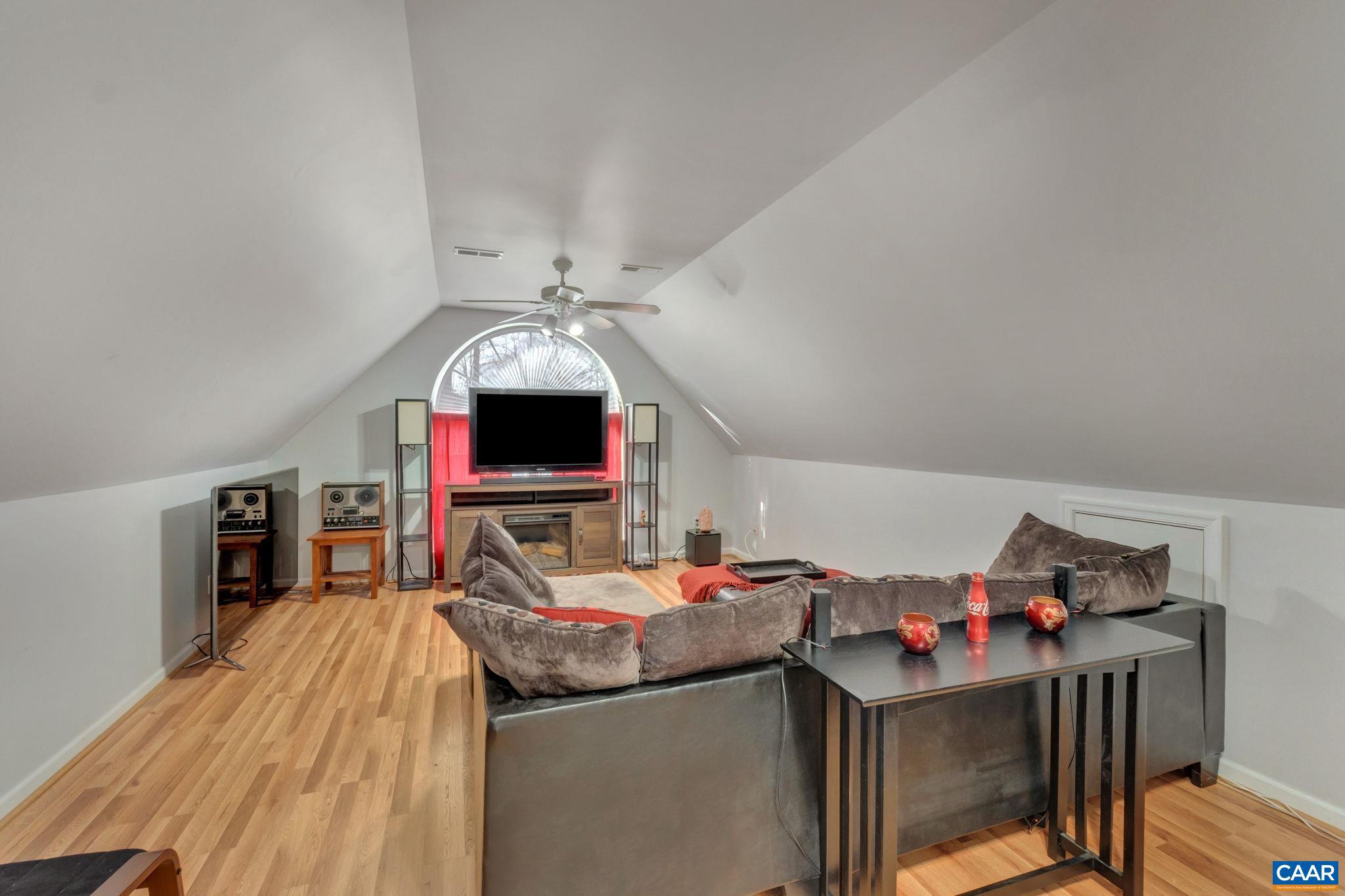 LAKE MONTICELLO - Residential