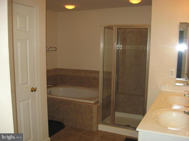 RESIDENCES AT SULLIVAN - Residential Lease