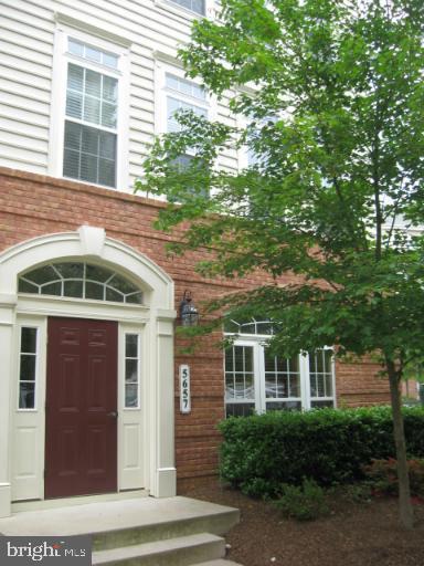 RESIDENCES AT SULLIVAN - Residential Lease