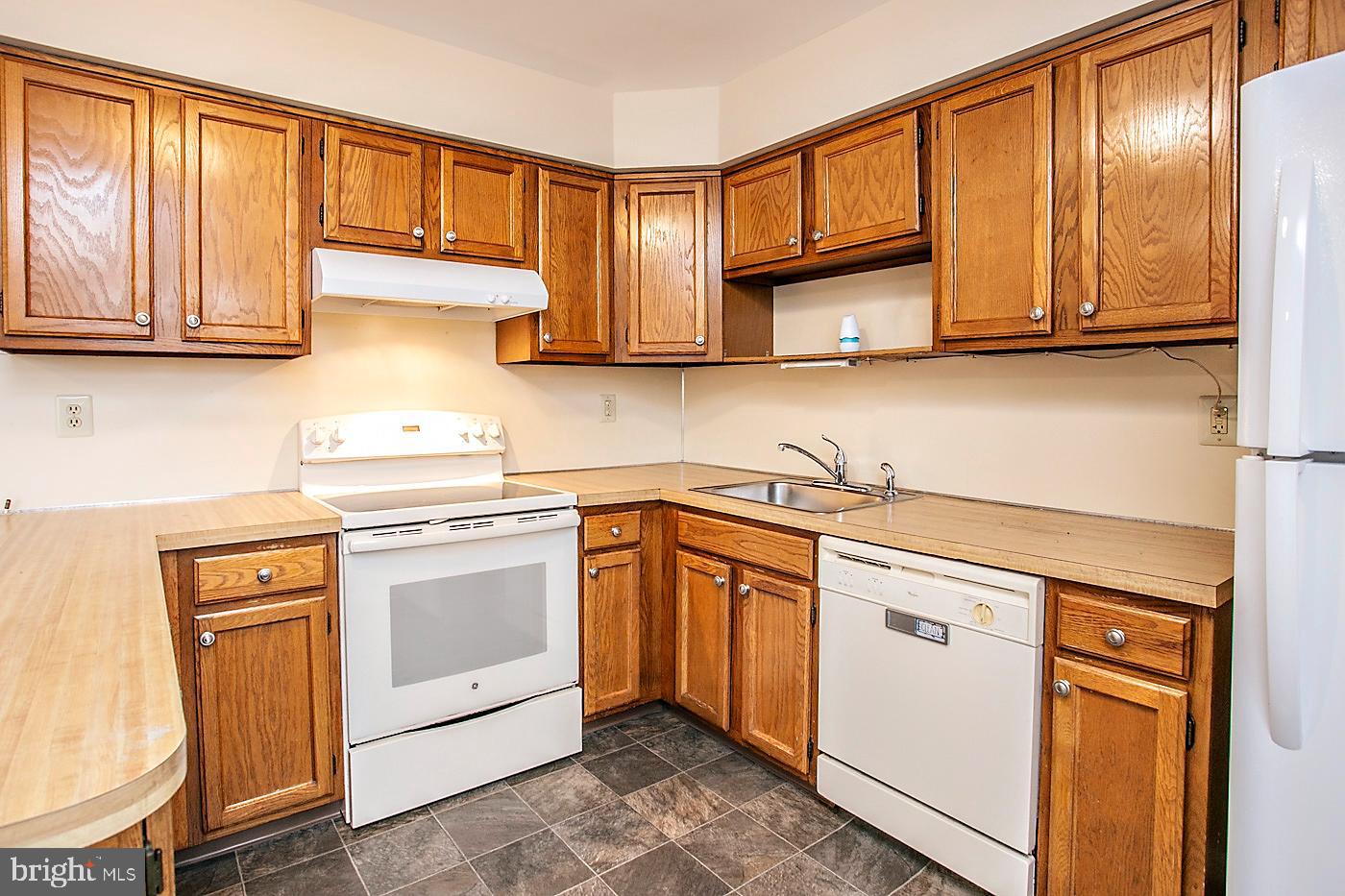 SADDLEBROOK ESTS - Residential