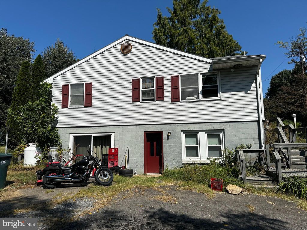 Photo of 862 Baumgardner Road, LANCASTER, PA 17603 (MLS # PALA2057166)