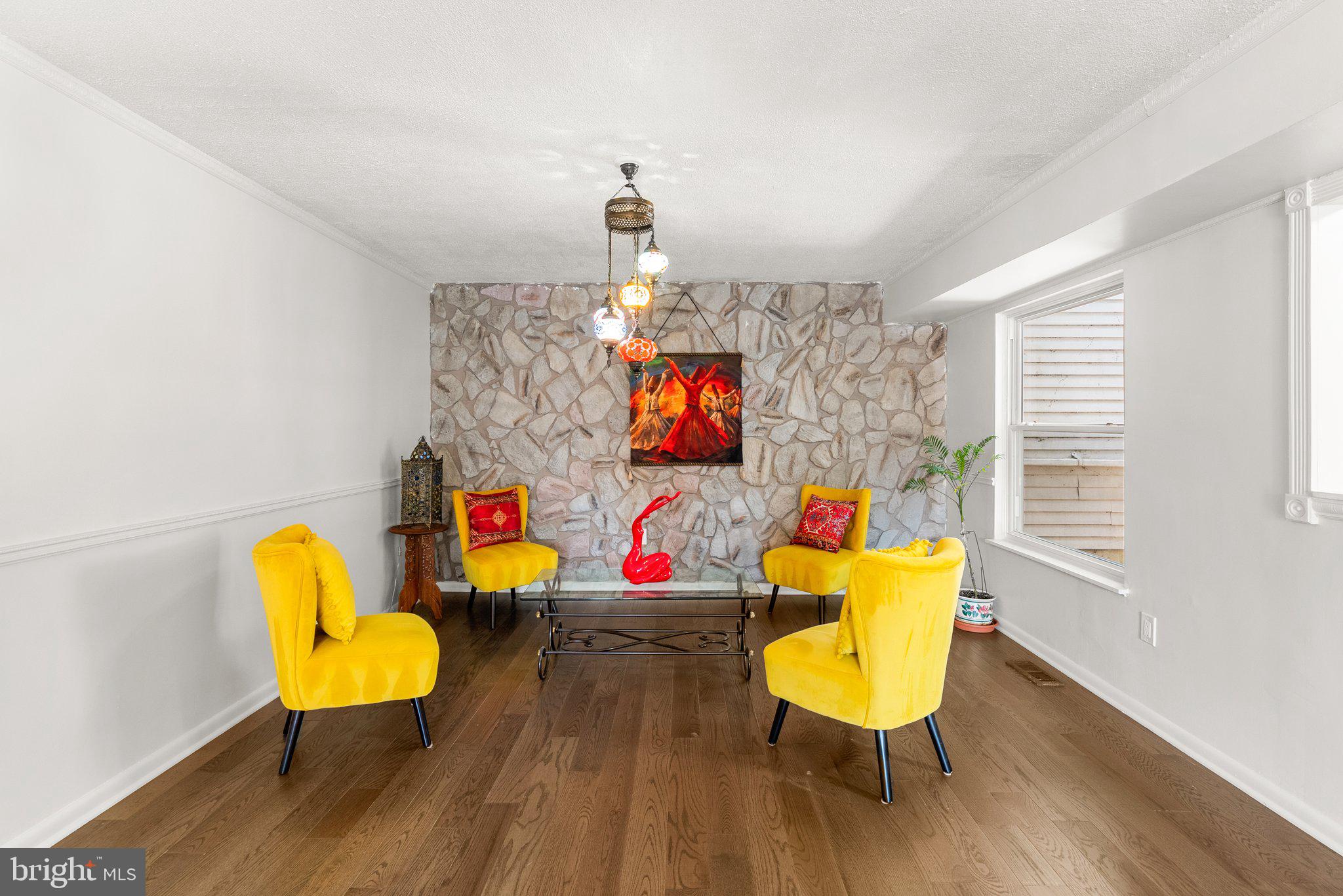 52 ANNA COURT 275