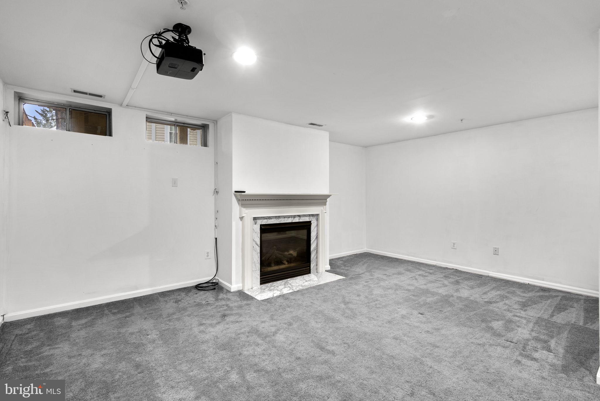 WINDGATE CONDO - Residential