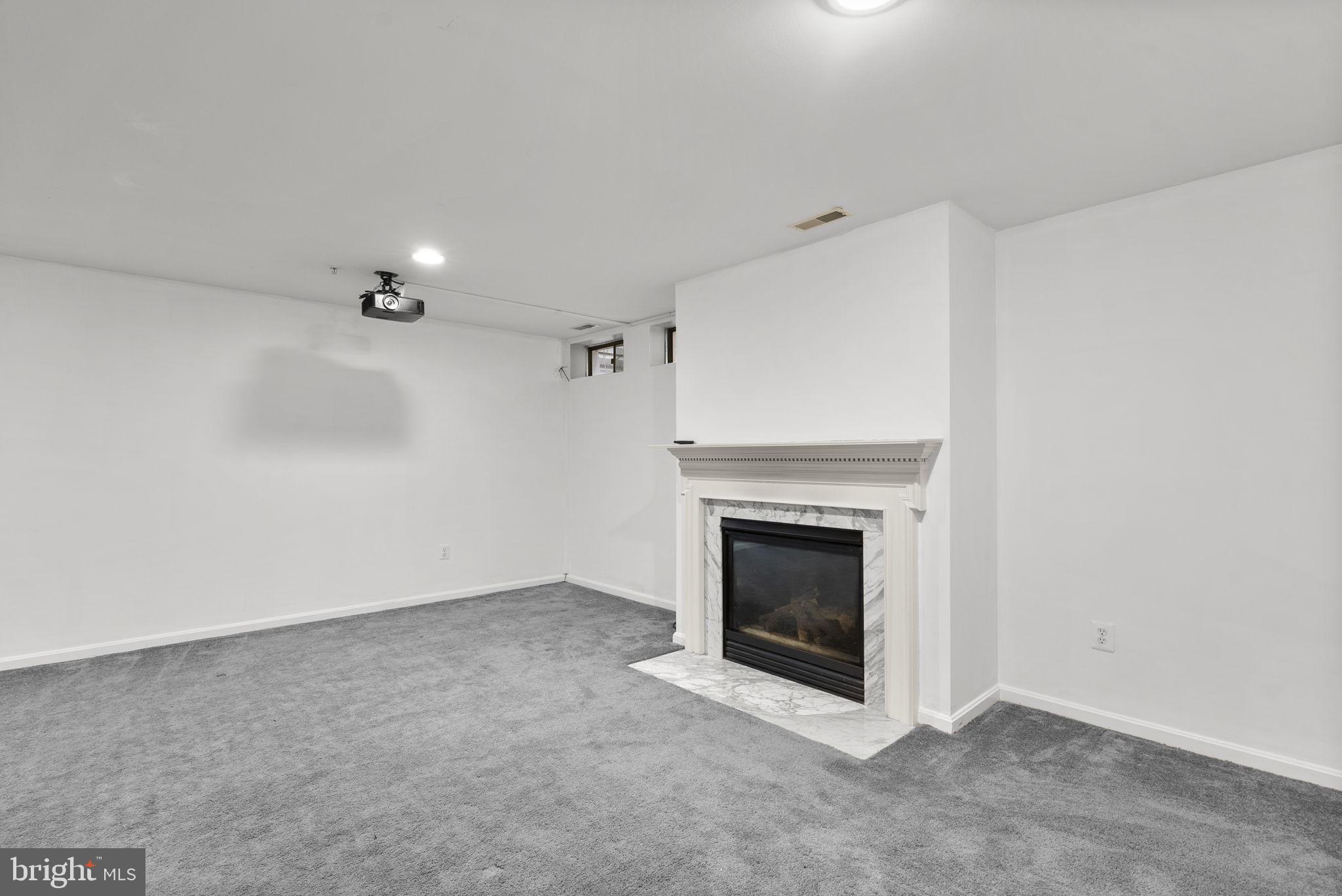 WINDGATE CONDO - Residential