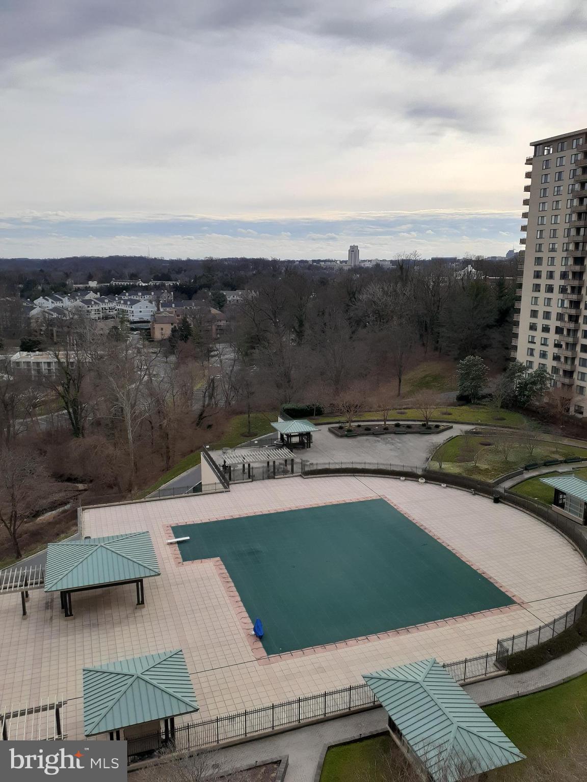 PROMENADE TOWERS - Residential Lease