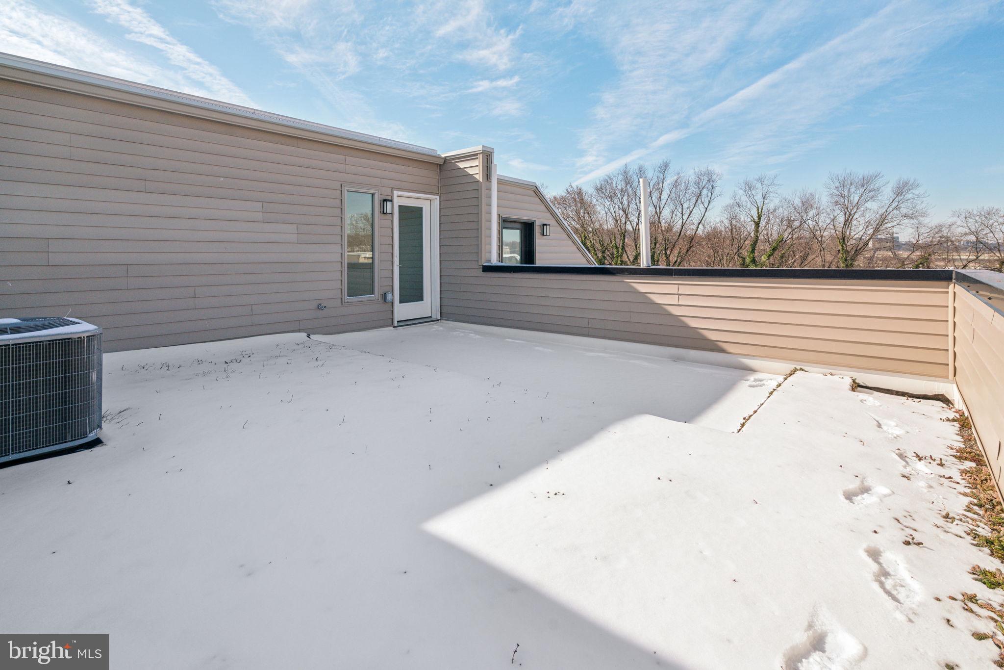 EAST FALLS - Commercial Sale