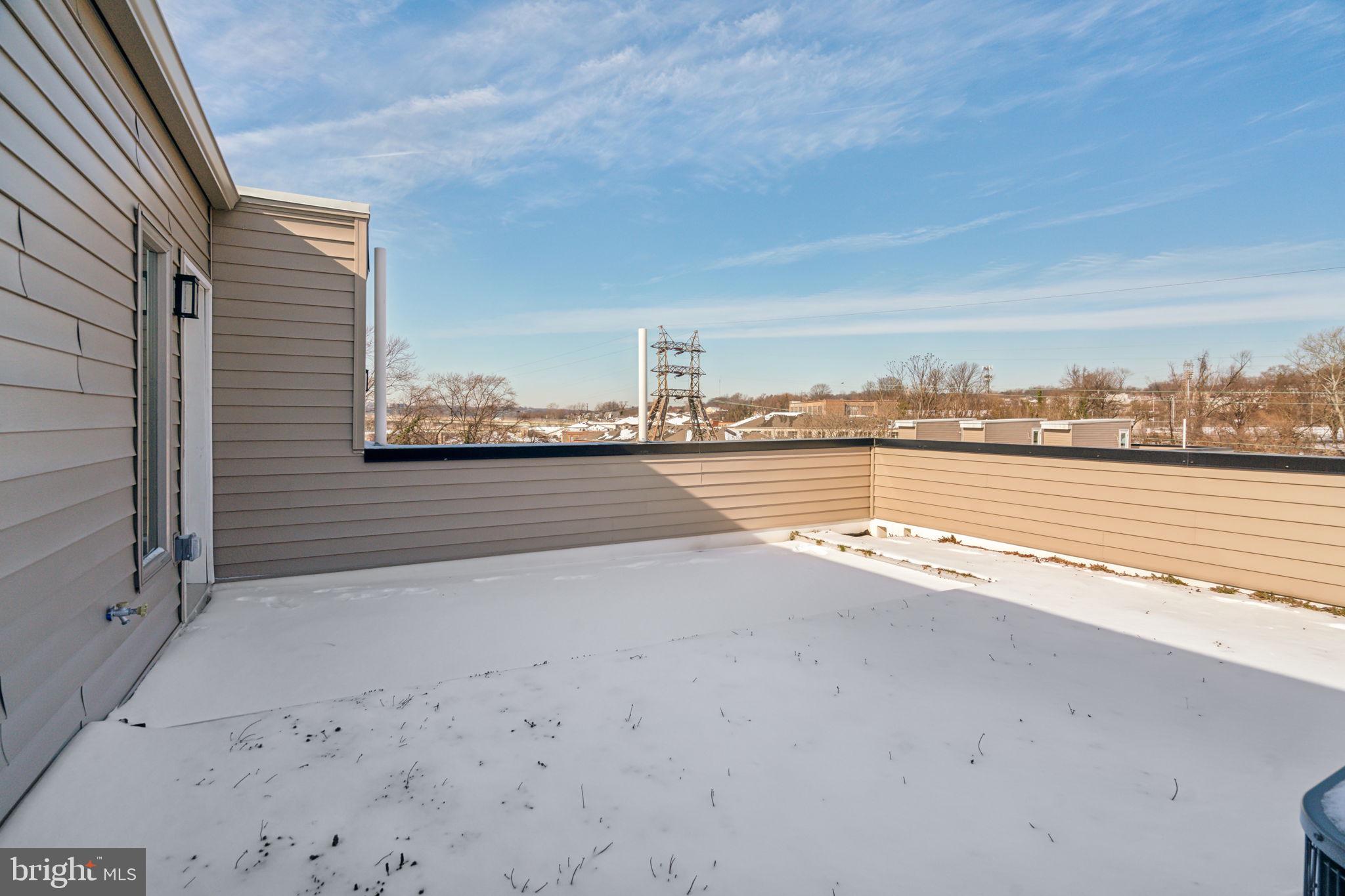EAST FALLS - Commercial Sale