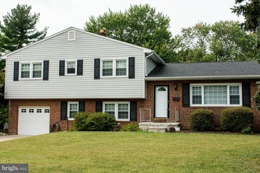 4 Bedroom, 2.5 bath, Split Level-Move in condition- located in the Waterford community. Beautiful hardwood floors-newly updated kitchen, walk out family room to outside patio. Shows well! EZ to See!!