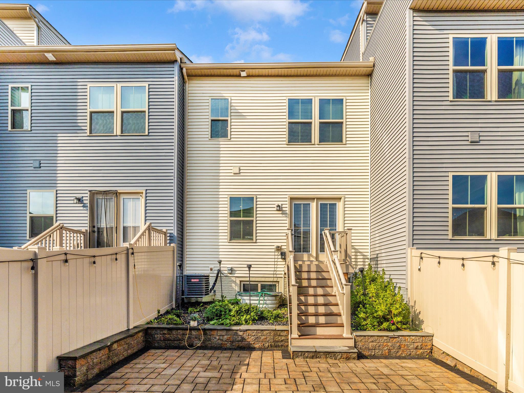 LAKE LINGANORE TOWN CENTER - Residential