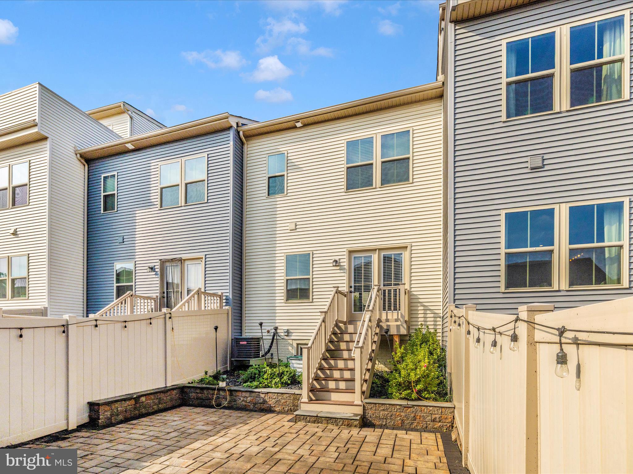 LAKE LINGANORE TOWN CENTER - Residential