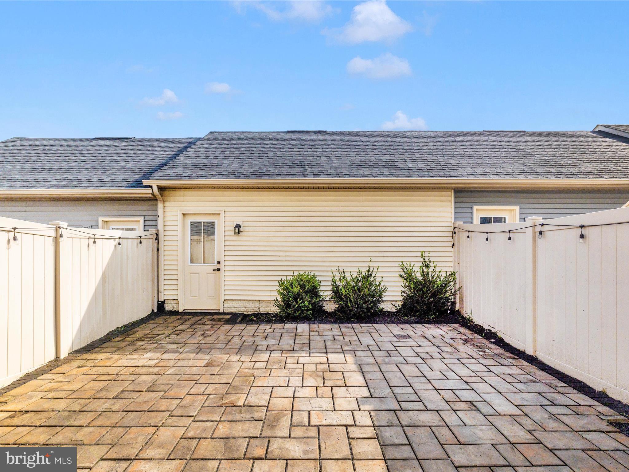 LAKE LINGANORE TOWN CENTER - Residential