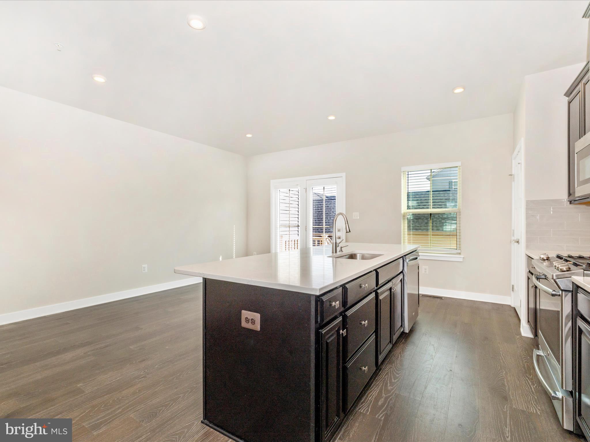 LAKE LINGANORE TOWN CENTER - Residential