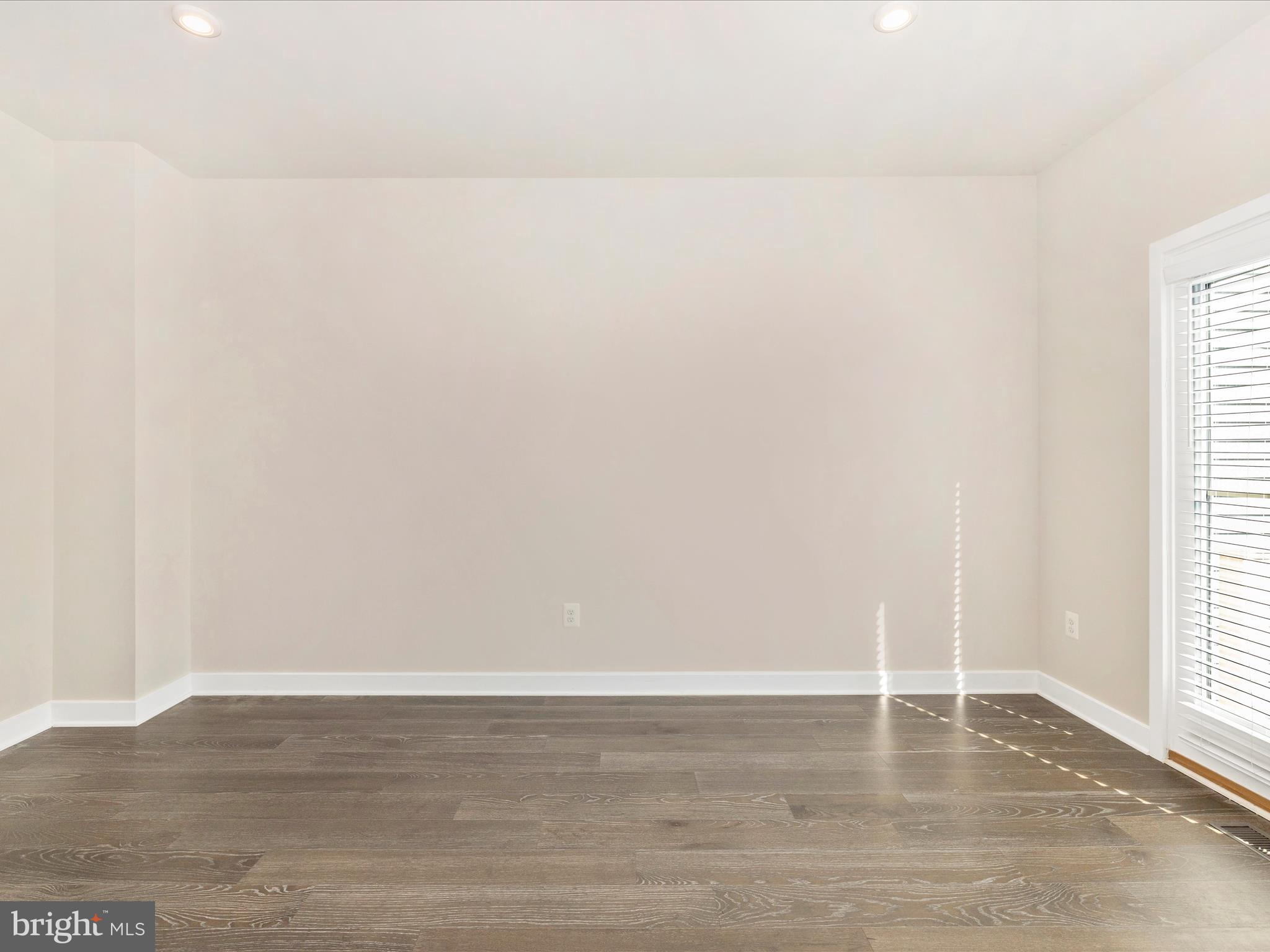 LAKE LINGANORE TOWN CENTER - Residential