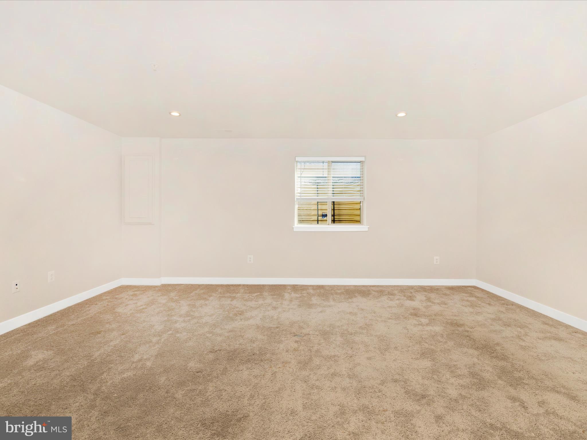 LAKE LINGANORE TOWN CENTER - Residential