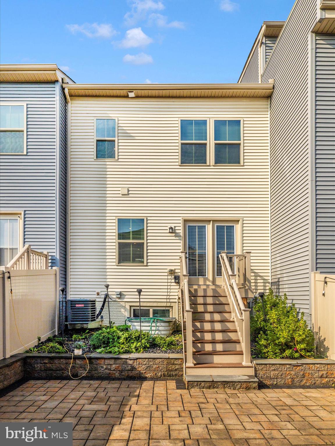 LAKE LINGANORE TOWN CENTER - Residential