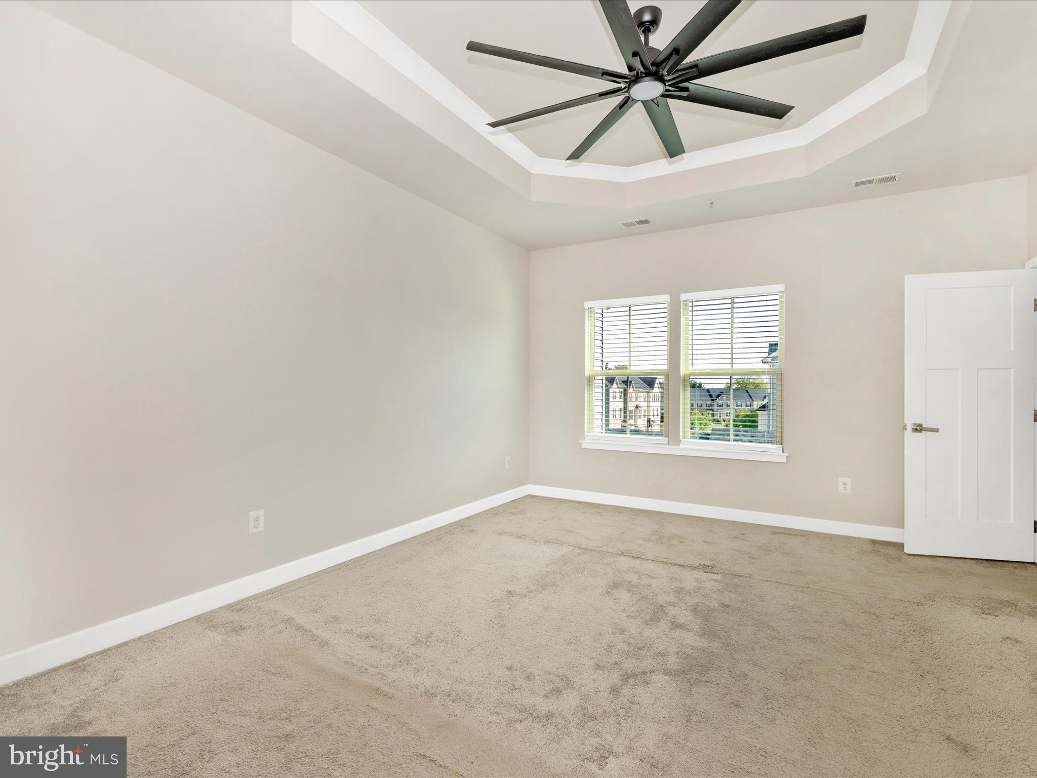 LAKE LINGANORE TOWN CENTER - Residential