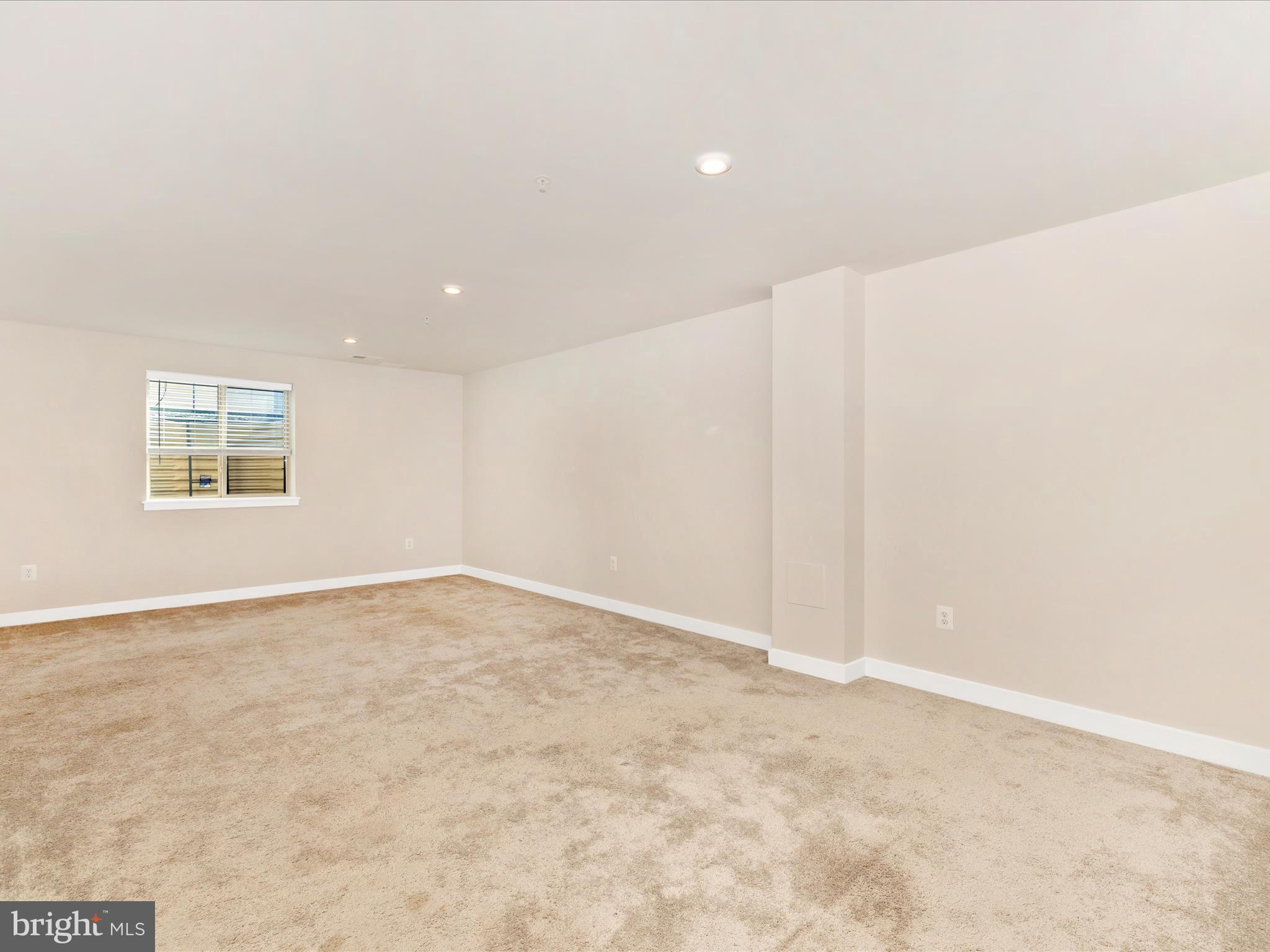 LAKE LINGANORE TOWN CENTER - Residential