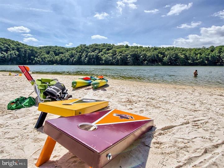 LAKE LINGANORE TOWN CENTER - Residential