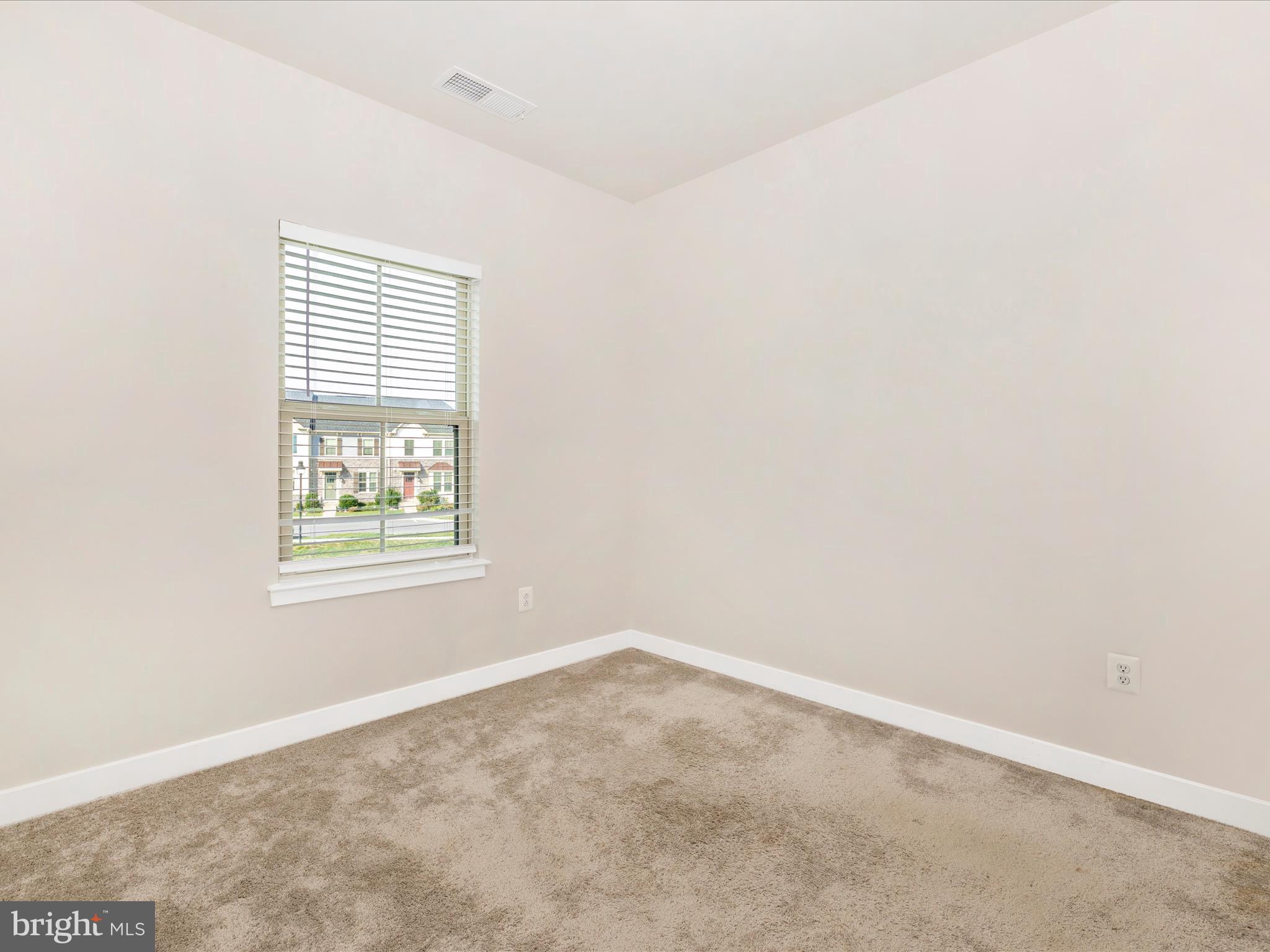 LAKE LINGANORE TOWN CENTER - Residential