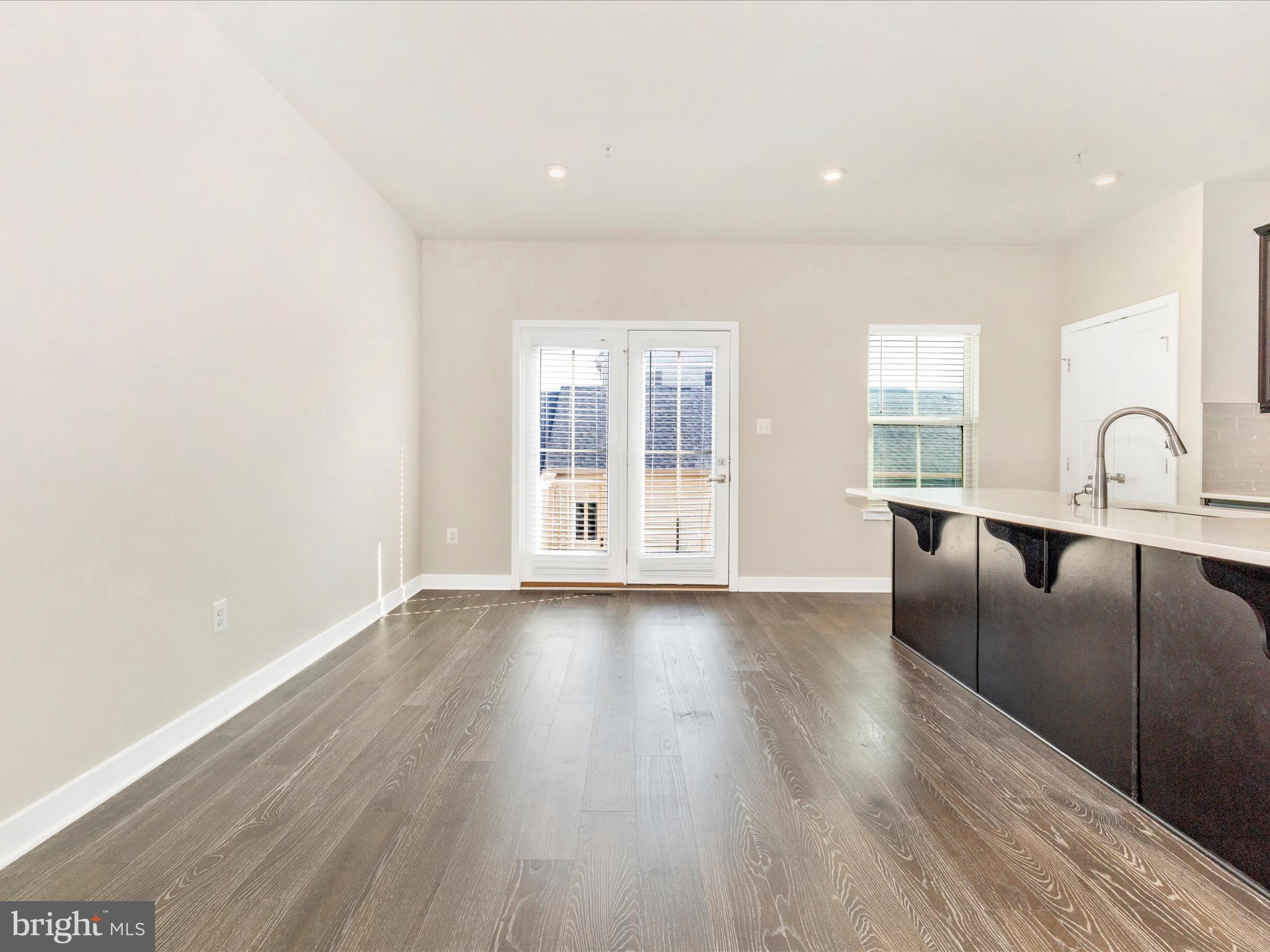 LAKE LINGANORE TOWN CENTER - Residential