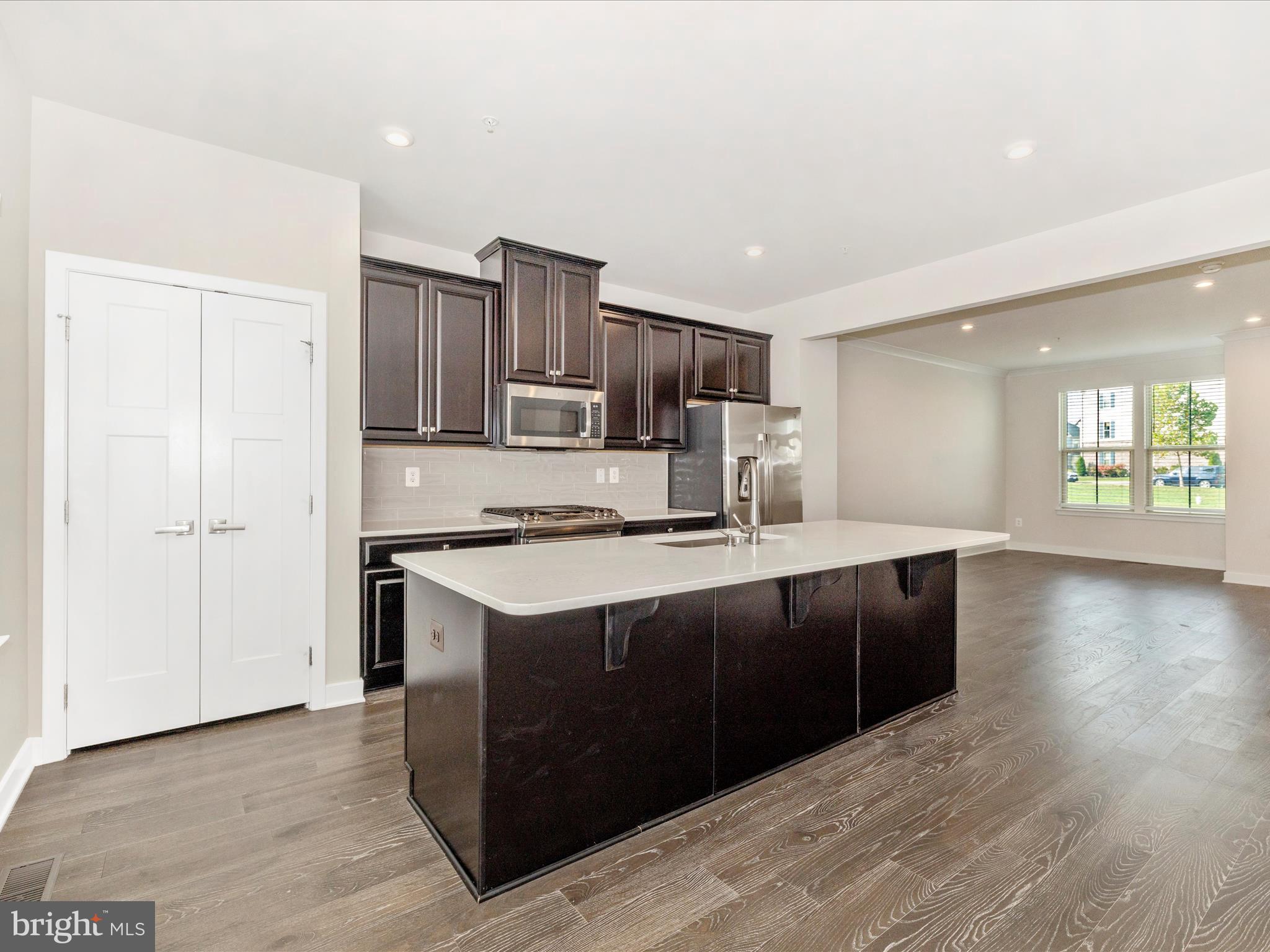 LAKE LINGANORE TOWN CENTER - Residential