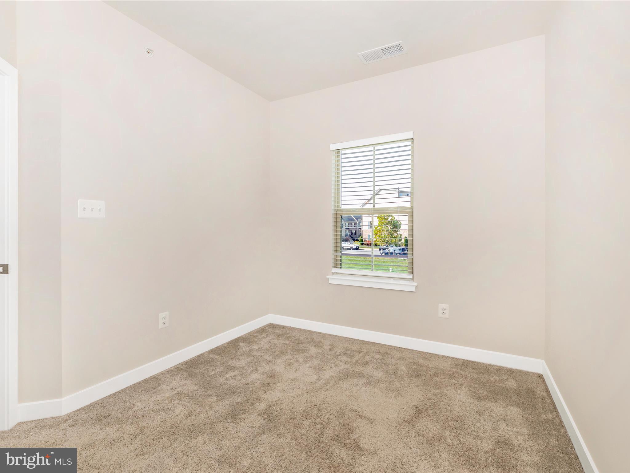 LAKE LINGANORE TOWN CENTER - Residential