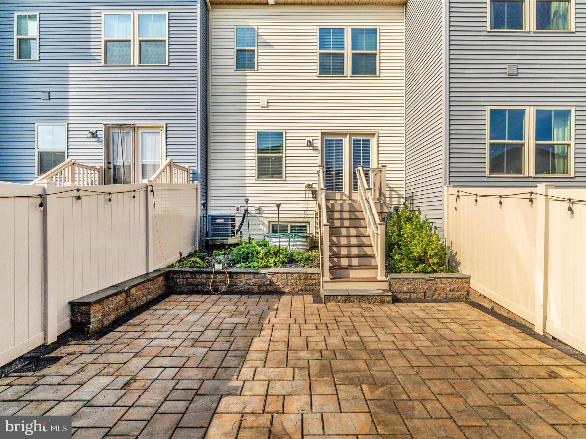 LAKE LINGANORE TOWN CENTER - Residential