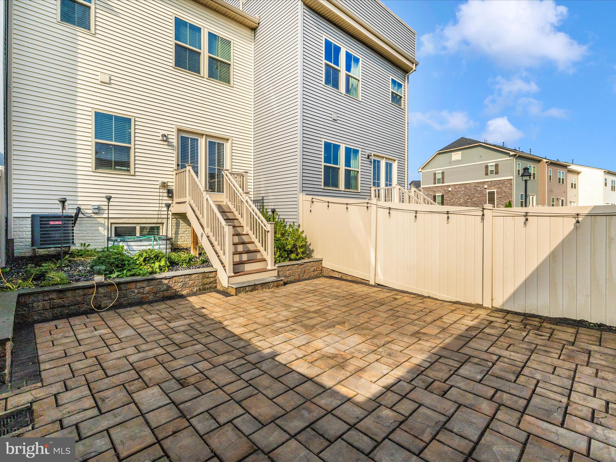 LAKE LINGANORE TOWN CENTER - Residential