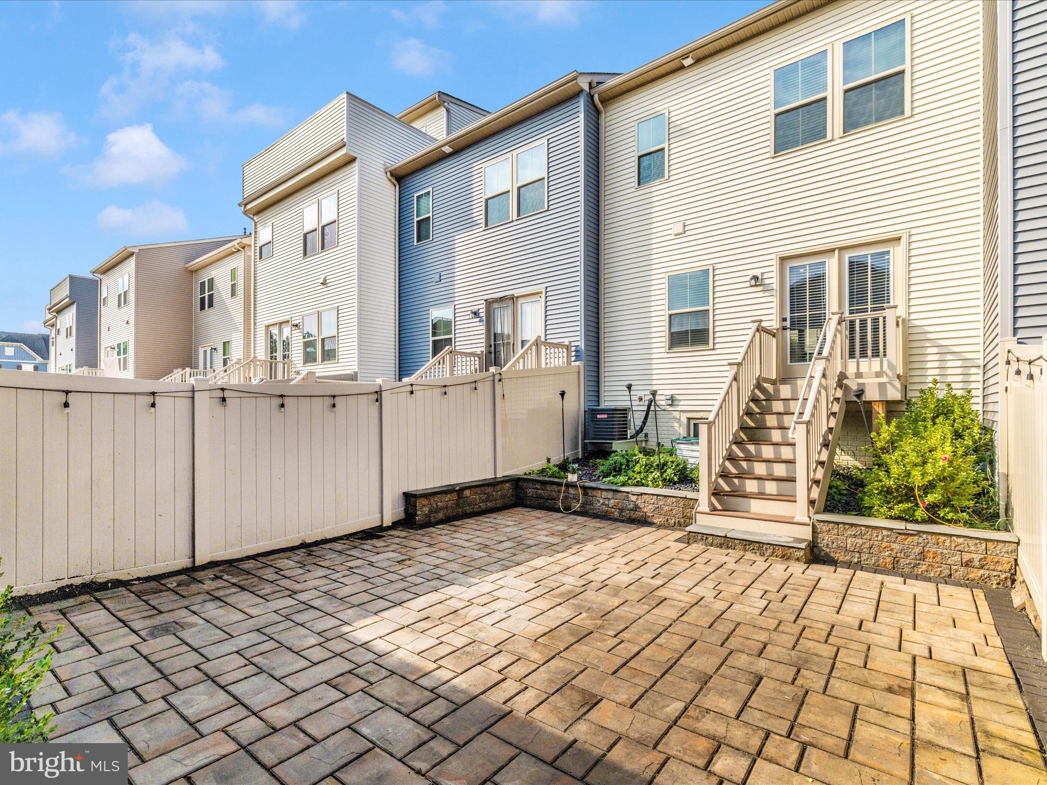 LAKE LINGANORE TOWN CENTER - Residential