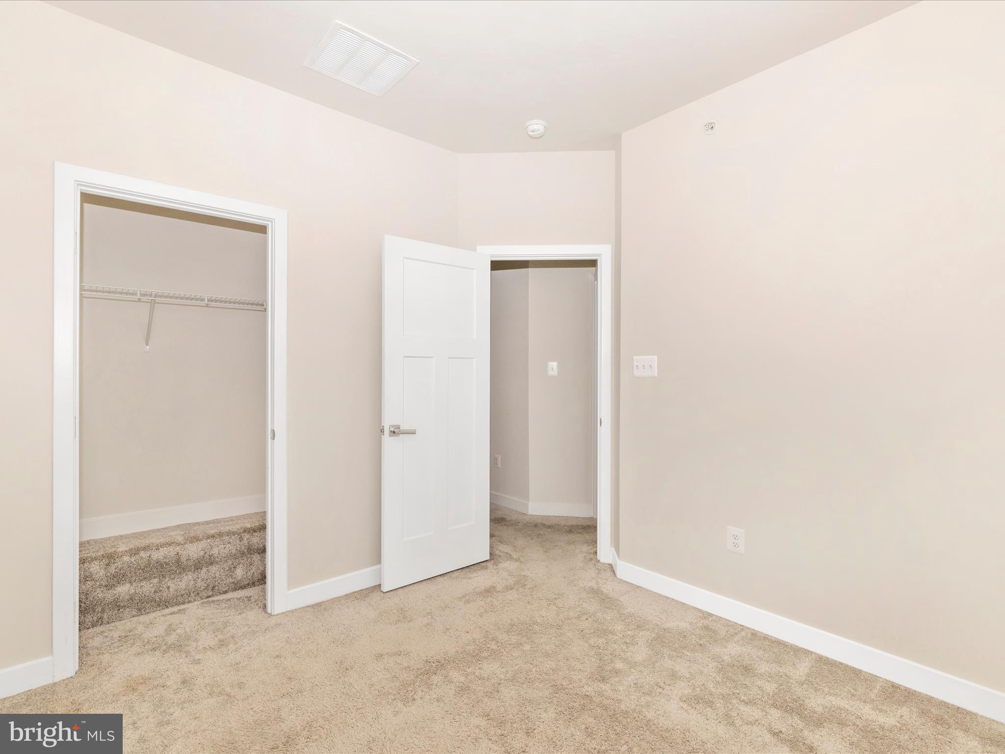 LAKE LINGANORE TOWN CENTER - Residential