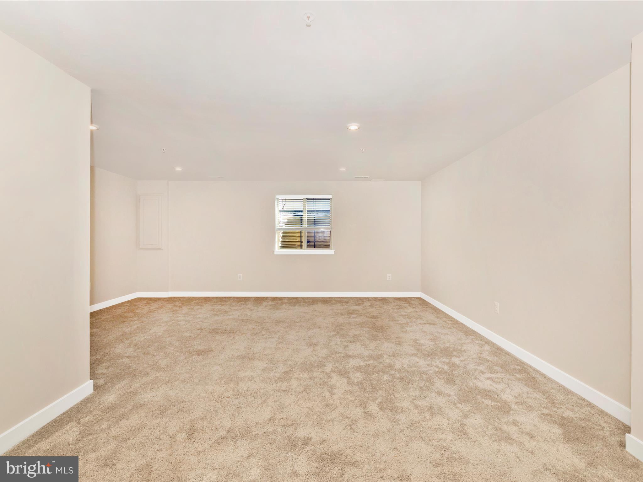 LAKE LINGANORE TOWN CENTER - Residential