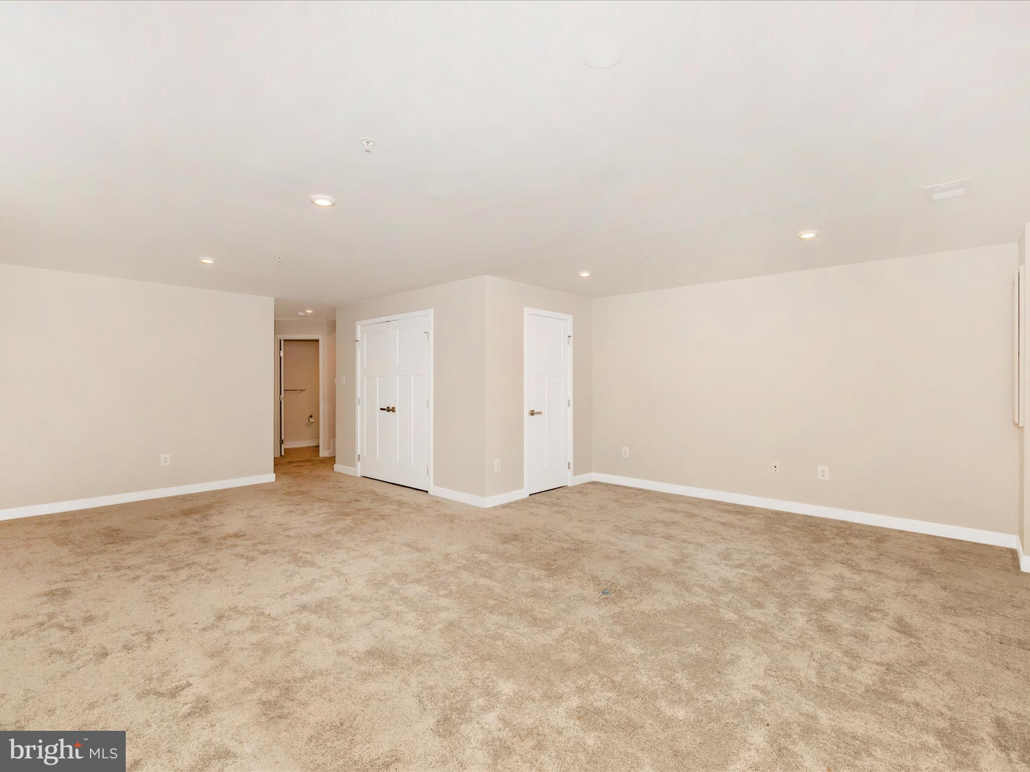 LAKE LINGANORE TOWN CENTER - Residential