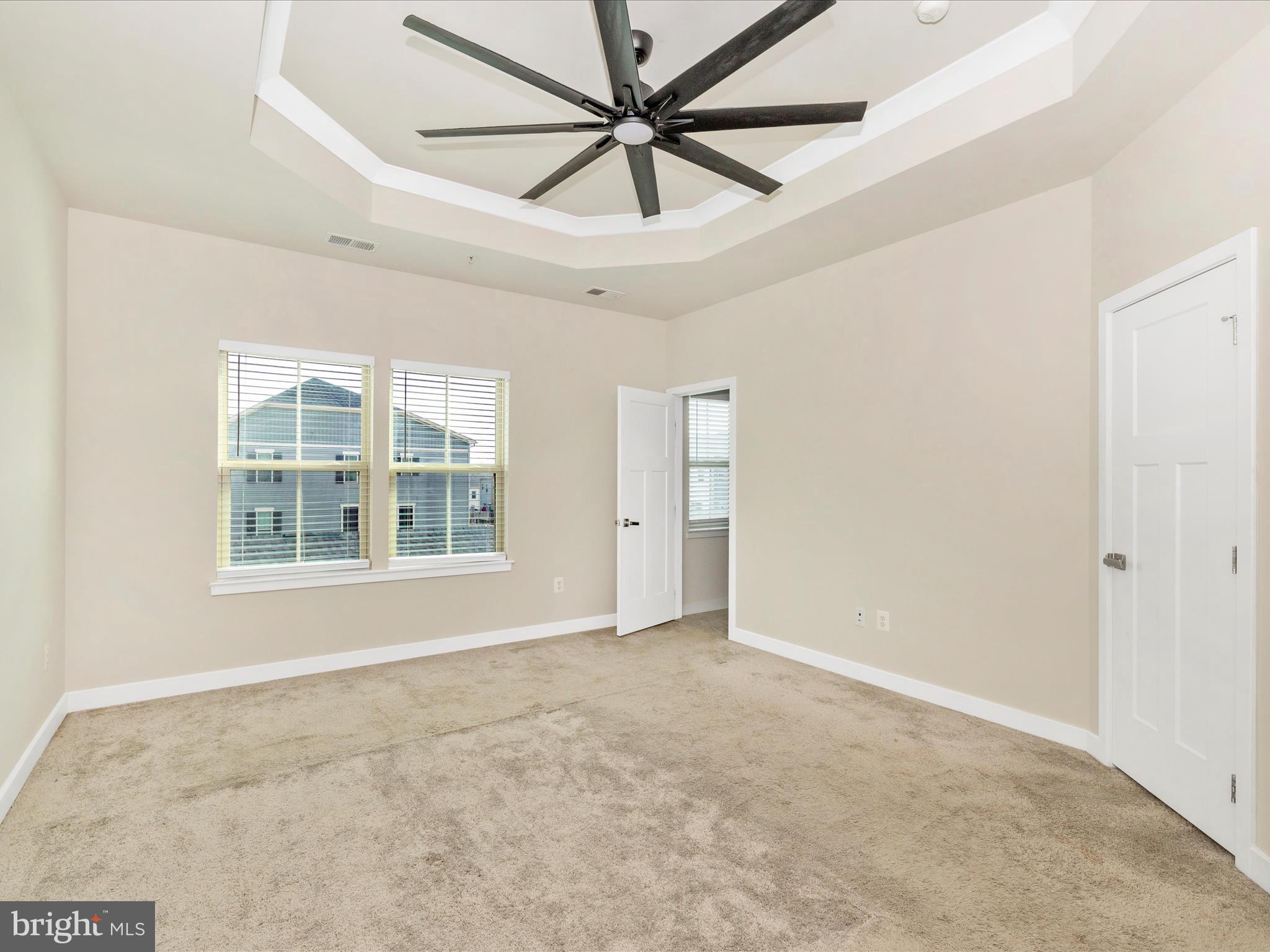 LAKE LINGANORE TOWN CENTER - Residential