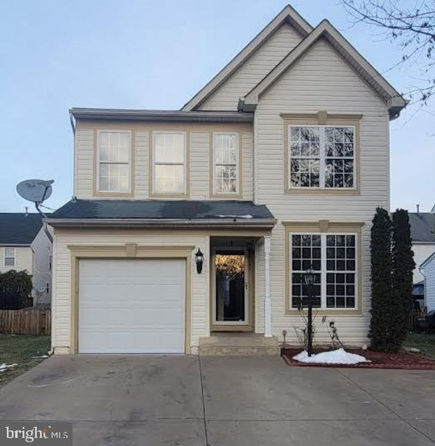 Spacious & Bright Home Loaded w/ Upgrades! Open Floor Plan,Hardwood and ceramic Floors,Island Kitchen w/ Stainless Steel Appliances and granite,Huge Master Ste w/ Vaulted Ceiling, Master Bath w/ His&Hers Vanities & Garden Tub/Sep. Shower, Finished Basement, Access to Community Pool, Basketball Ct. & Playground. A Lovely Home   DON'T MISS OUT!