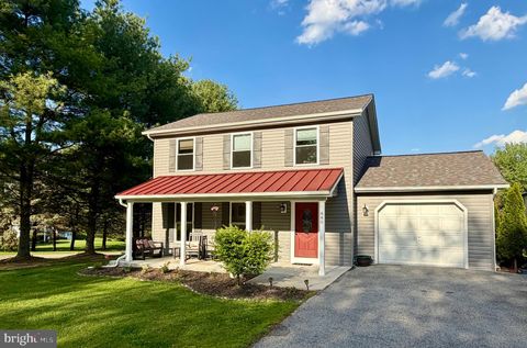 Photo of 440 Valley View Drive, HANOVER, PA 17331 (MLS # PAYK2102176)