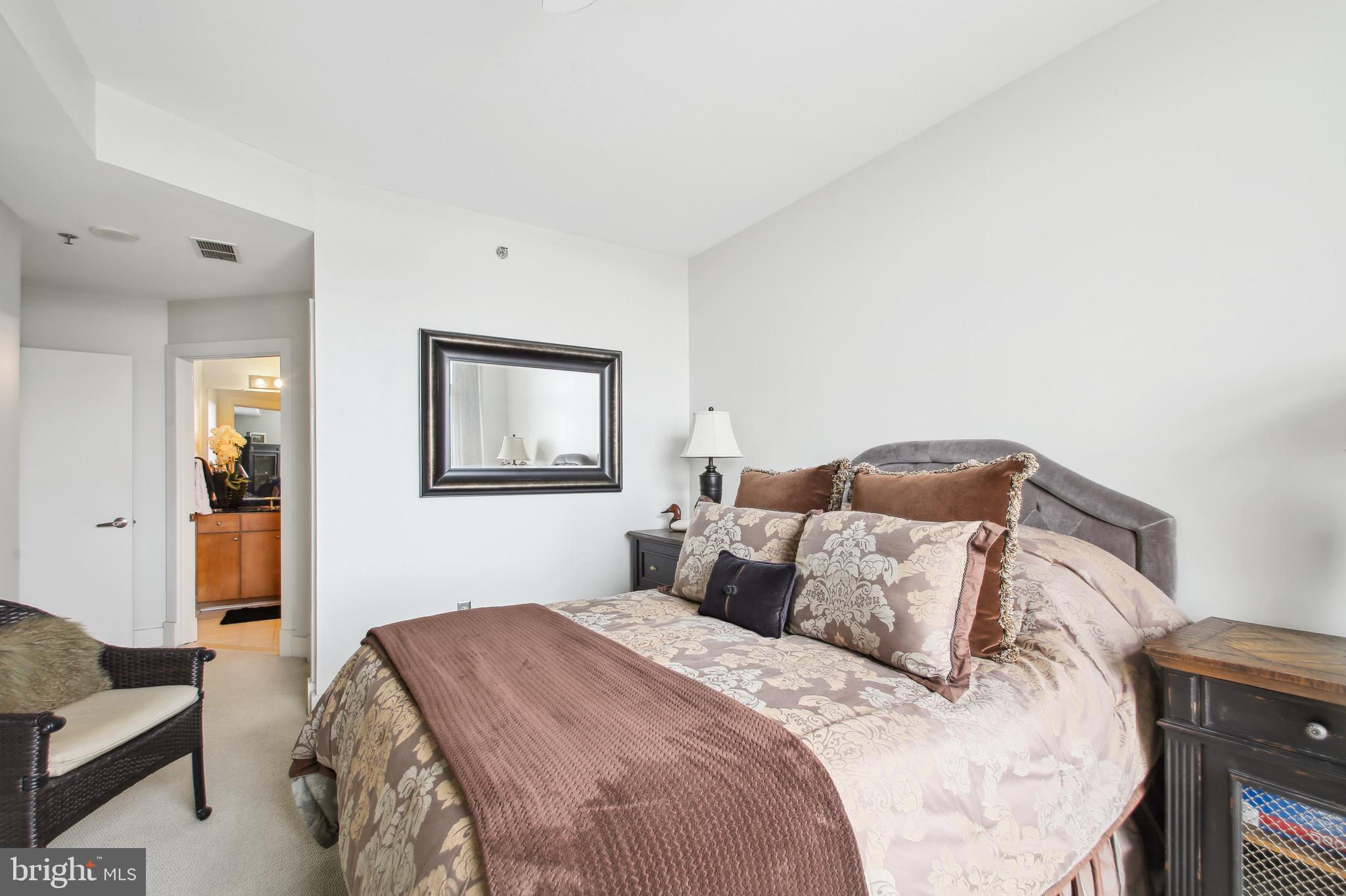 HARBOR EAST - Residential