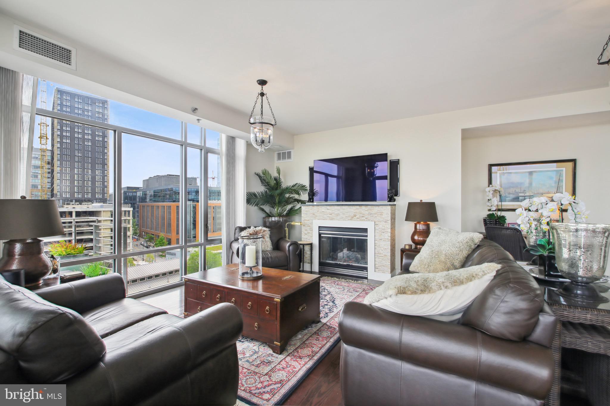 HARBOR EAST - Residential