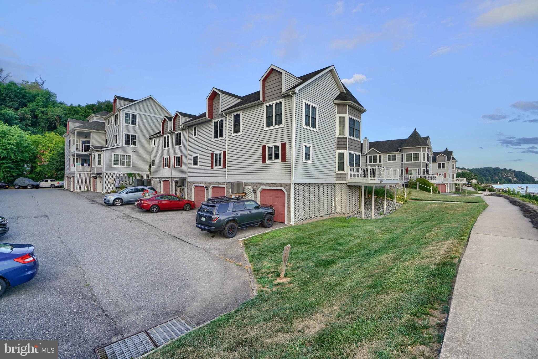 TOMES LANDING - Residential