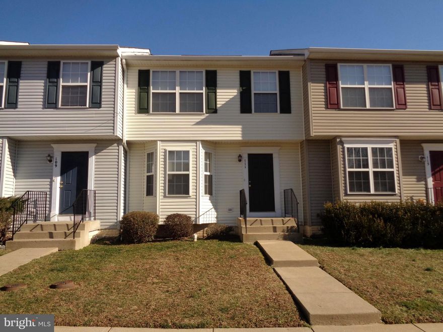 North Stafford - Spacious townhome with 3 finished levels. Features 3 bedrooms and 4 bathrooms!  Convenient location close to I-95 & Quantico!  Single applicants must complete separate applications. Pets are considered case by case.