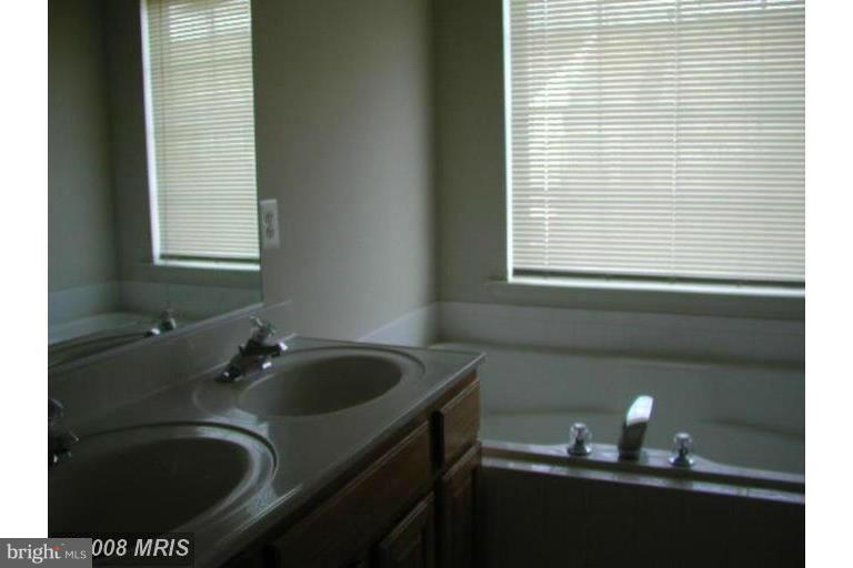 RUSSETT - Residential Lease