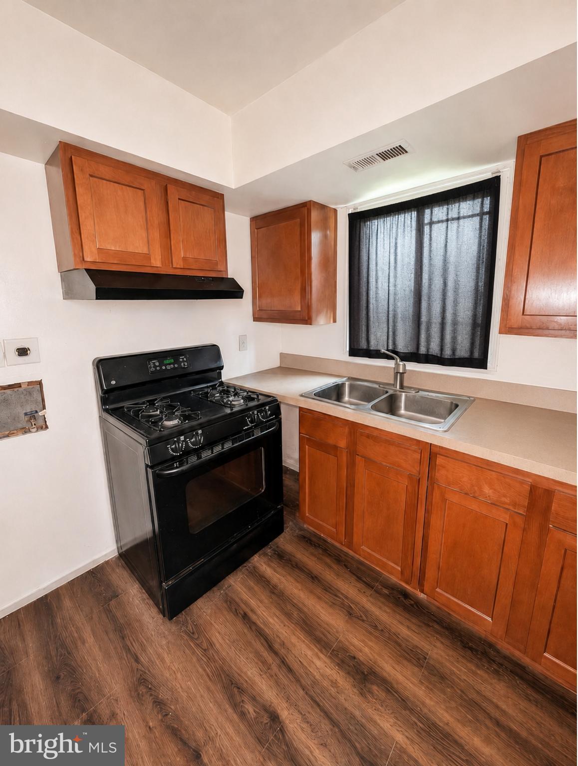 450 XENIA STREET SE 6