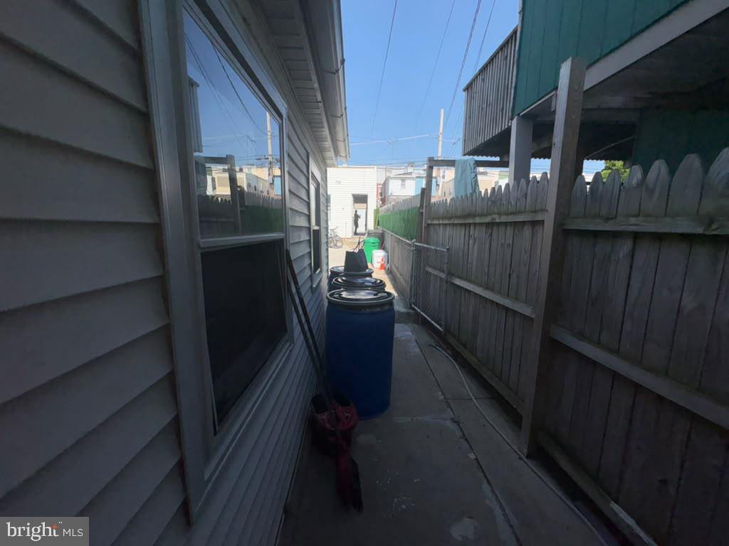1559 MOSS STREET