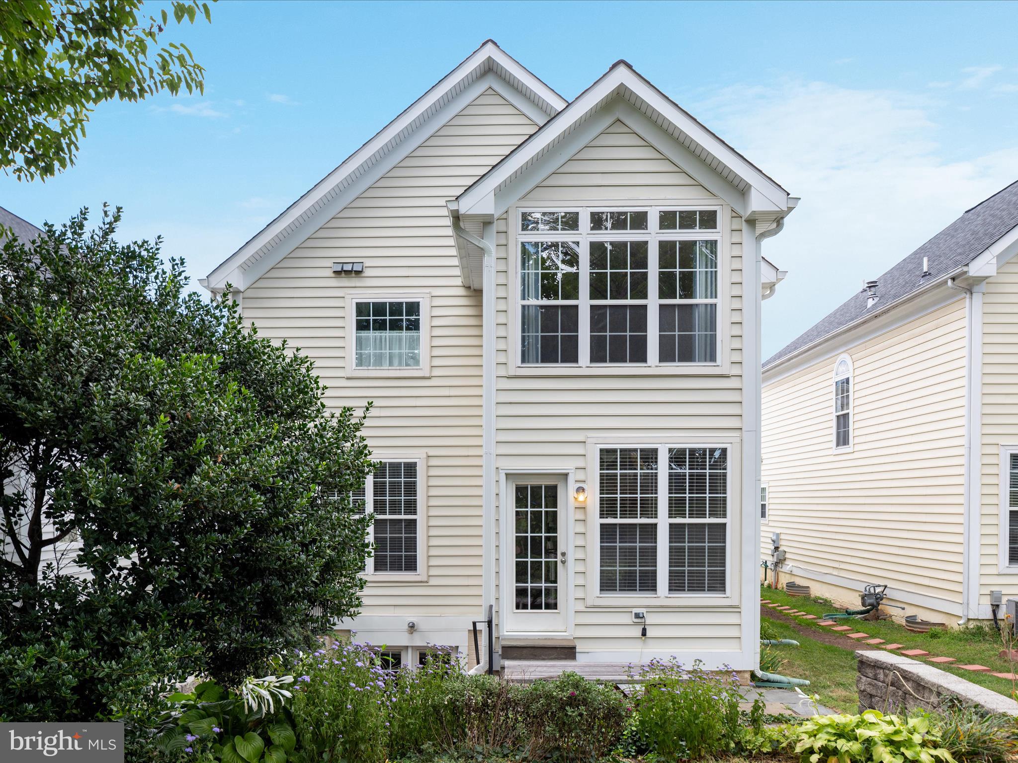 VILLAGES AT HAYMARKET - Residential Lease